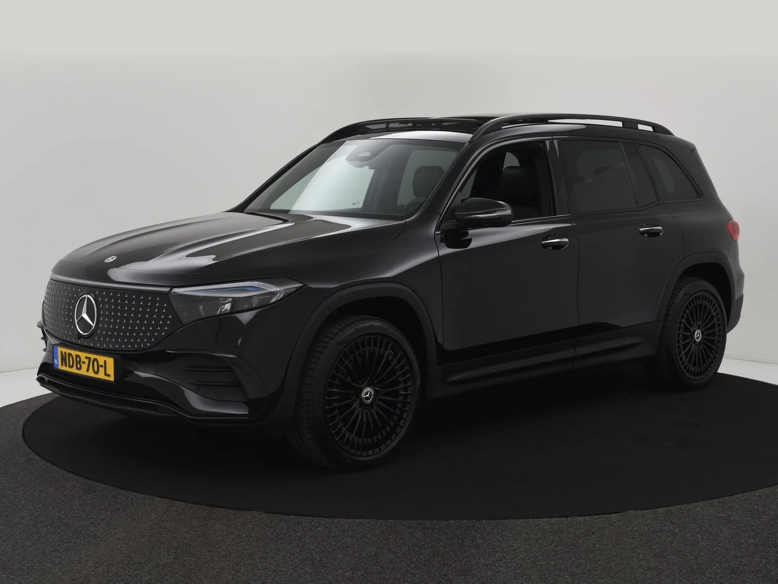 Mercedes-Benz EQB (2024) — foto 1