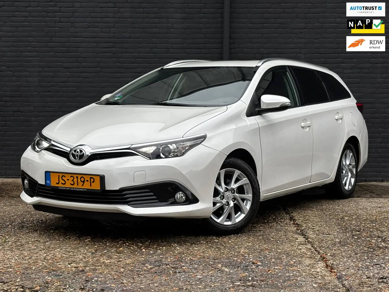 Toyota Auris (2016) — foto 1