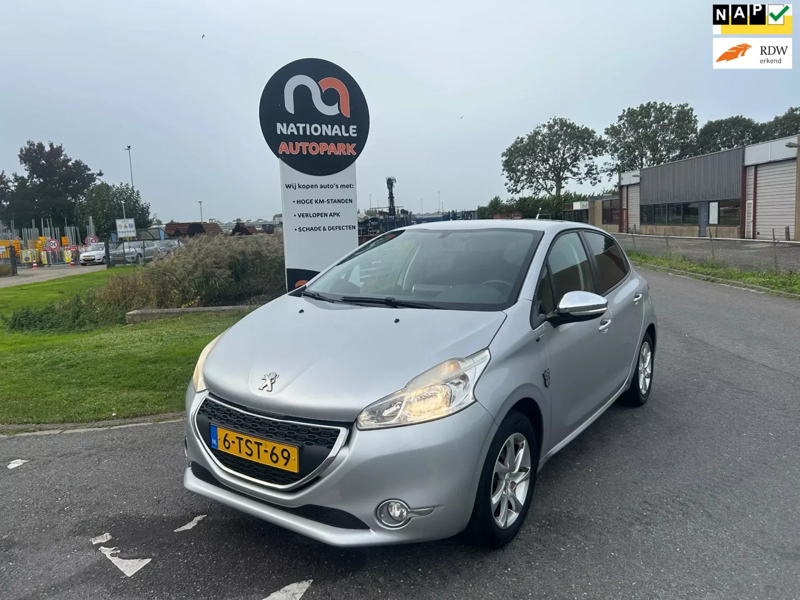 Peugeot 208 (2014) — foto 1
