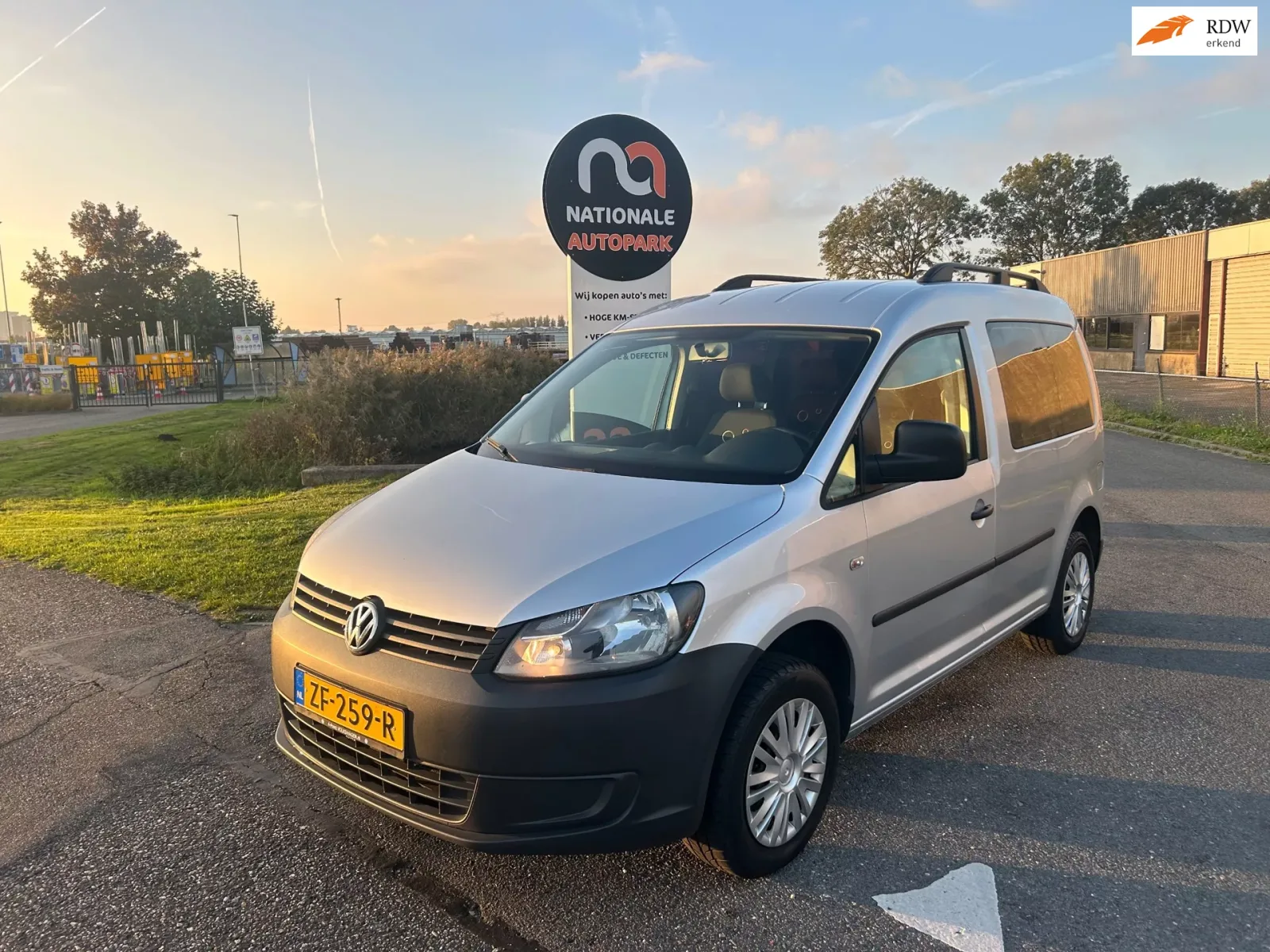 Volkswagen Caddy (2011) — foto 1