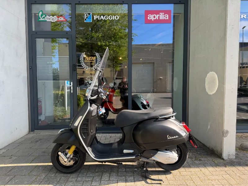 Vespa GTS 300 (2021) — foto 1