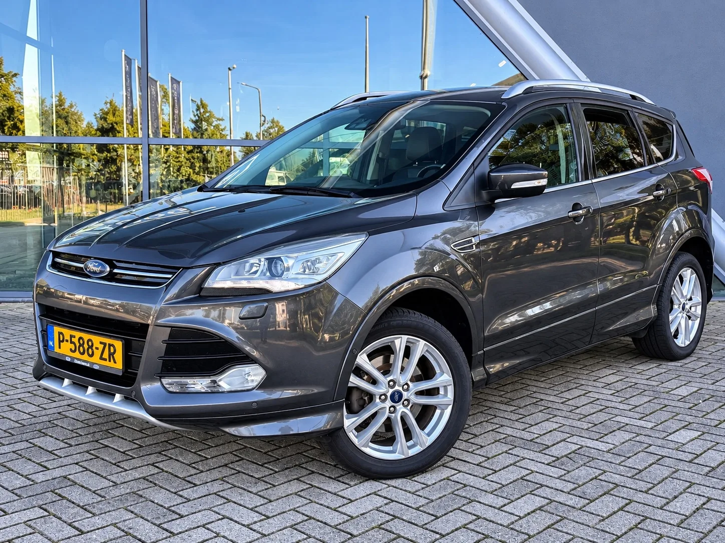 Ford Kuga (2015) — foto 1