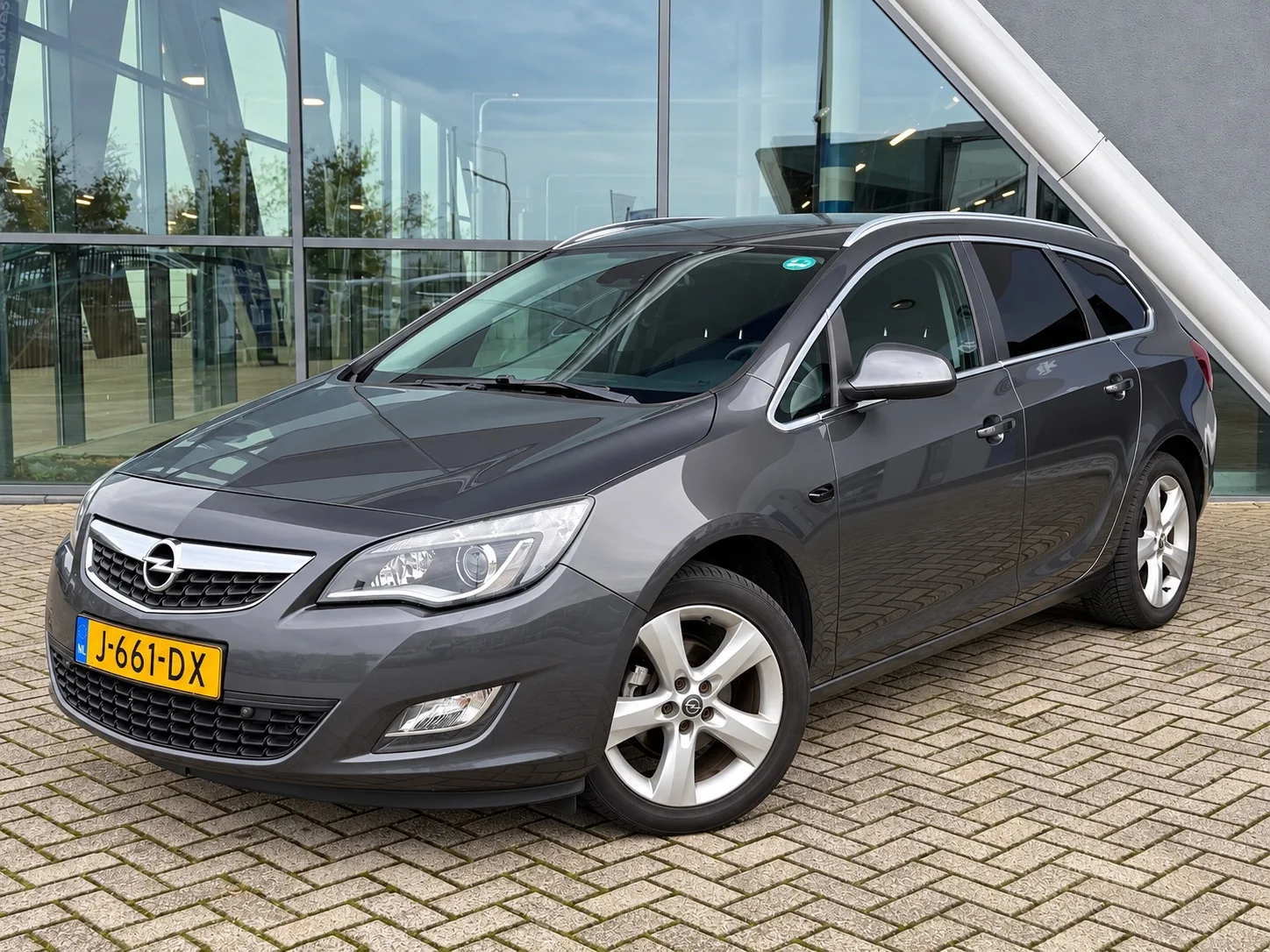 Opel Astra (2010) — foto 1