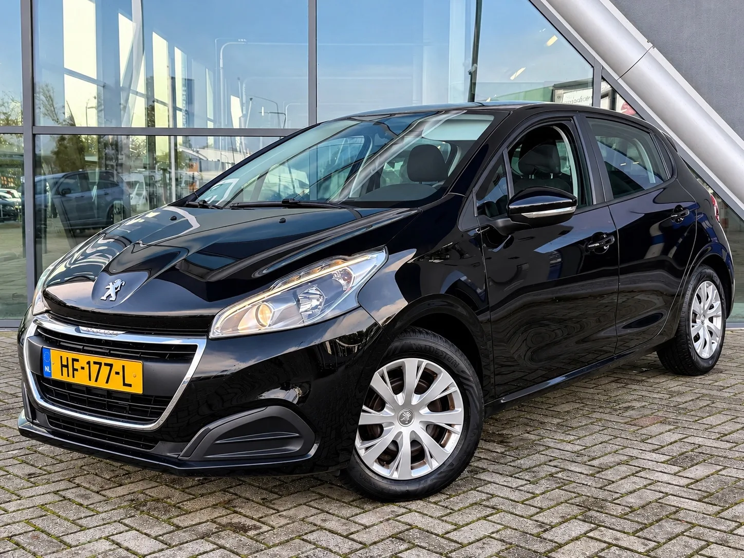 Peugeot 208 (2015) — foto 1