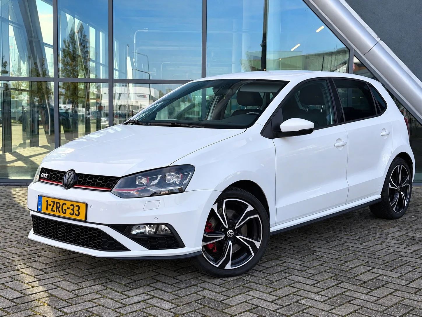Volkswagen Polo (2015) — foto 1