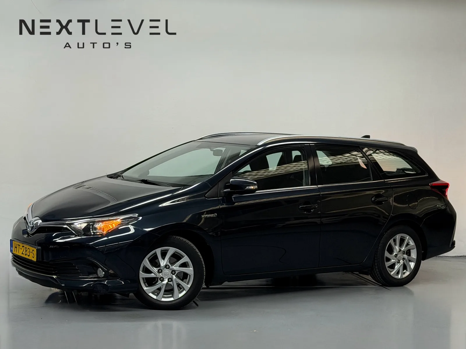 Toyota Auris (2015) — foto 1