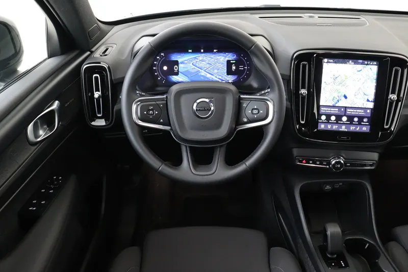 Volvo EX40 (2025)