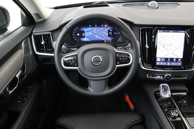 Volvo V90 (2025)