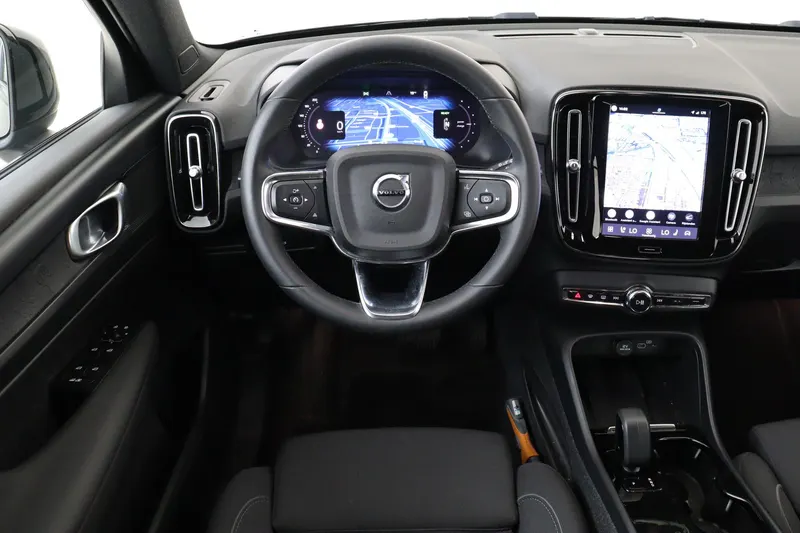 Volvo XC40 (2023)