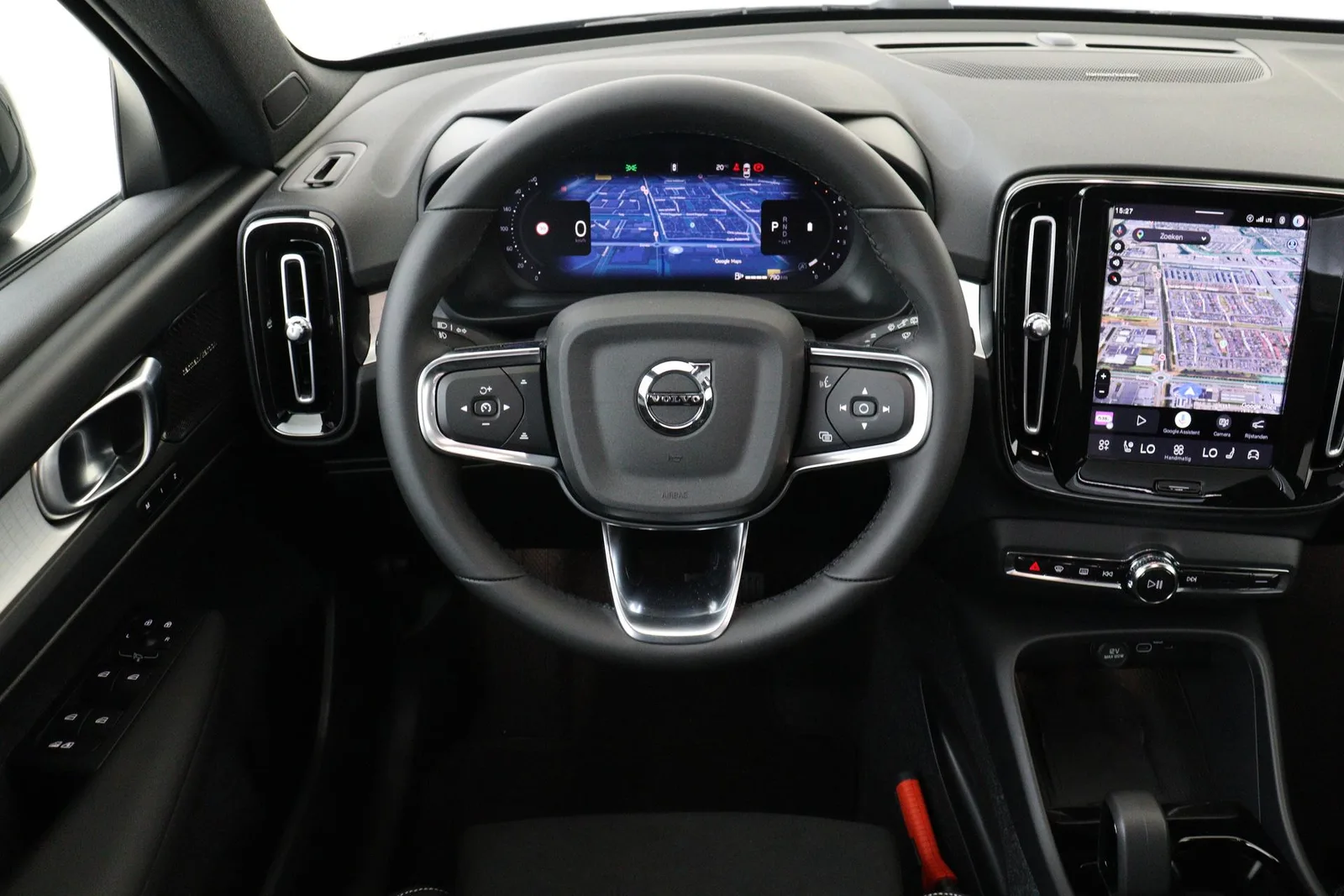 Volvo XC40 (2026) — foto 1