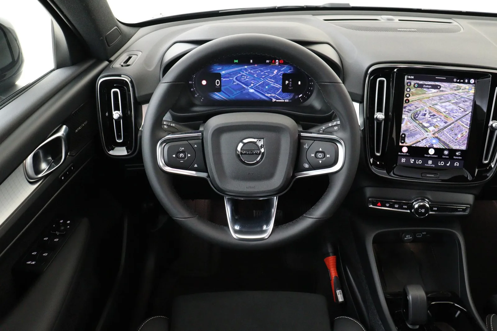Volvo XC40 (2026) — foto 1