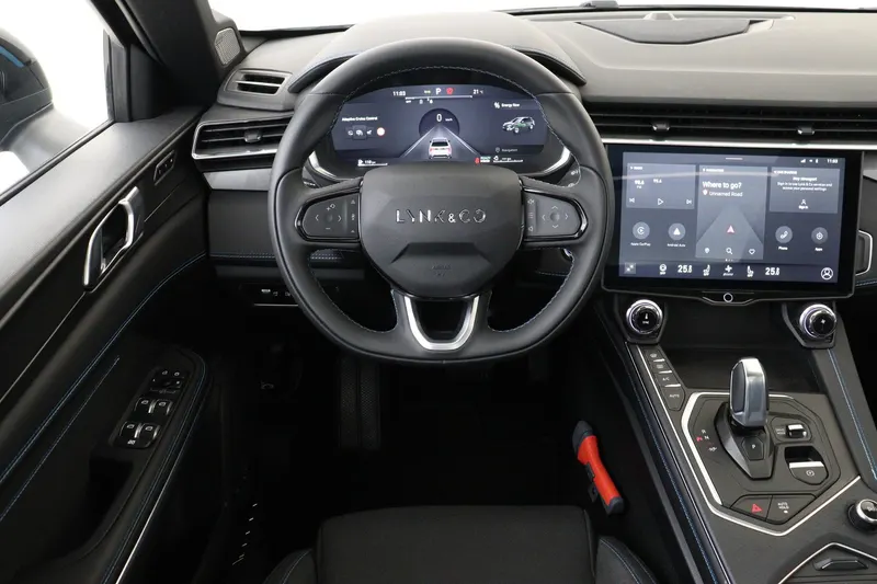 Lynk & Co 01 (2025)