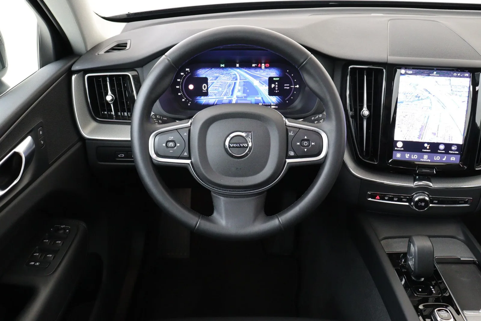 Volvo XC60 (2024) — foto 1