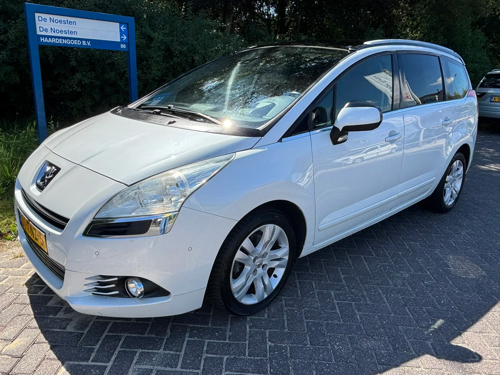 Peugeot 5008 (2012) — foto 1