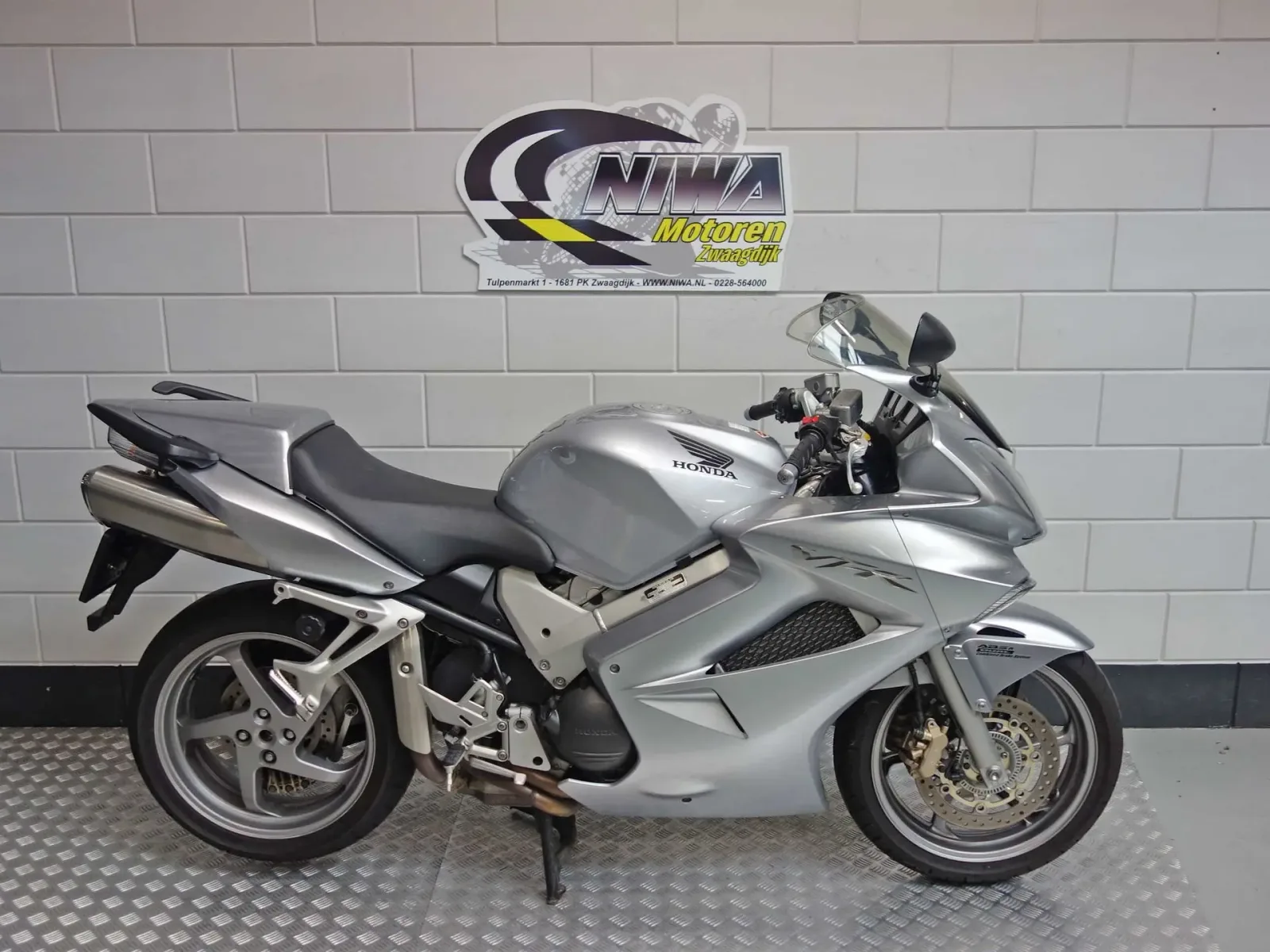 Honda VFR 800 (2006) — foto 1
