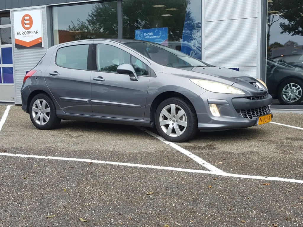 Peugeot 308 (2009) — foto 1