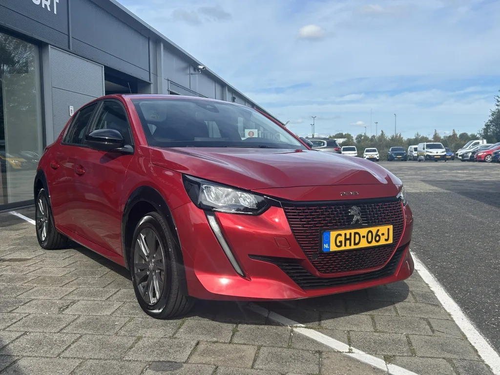 Peugeot e-208 (2023) — foto 1