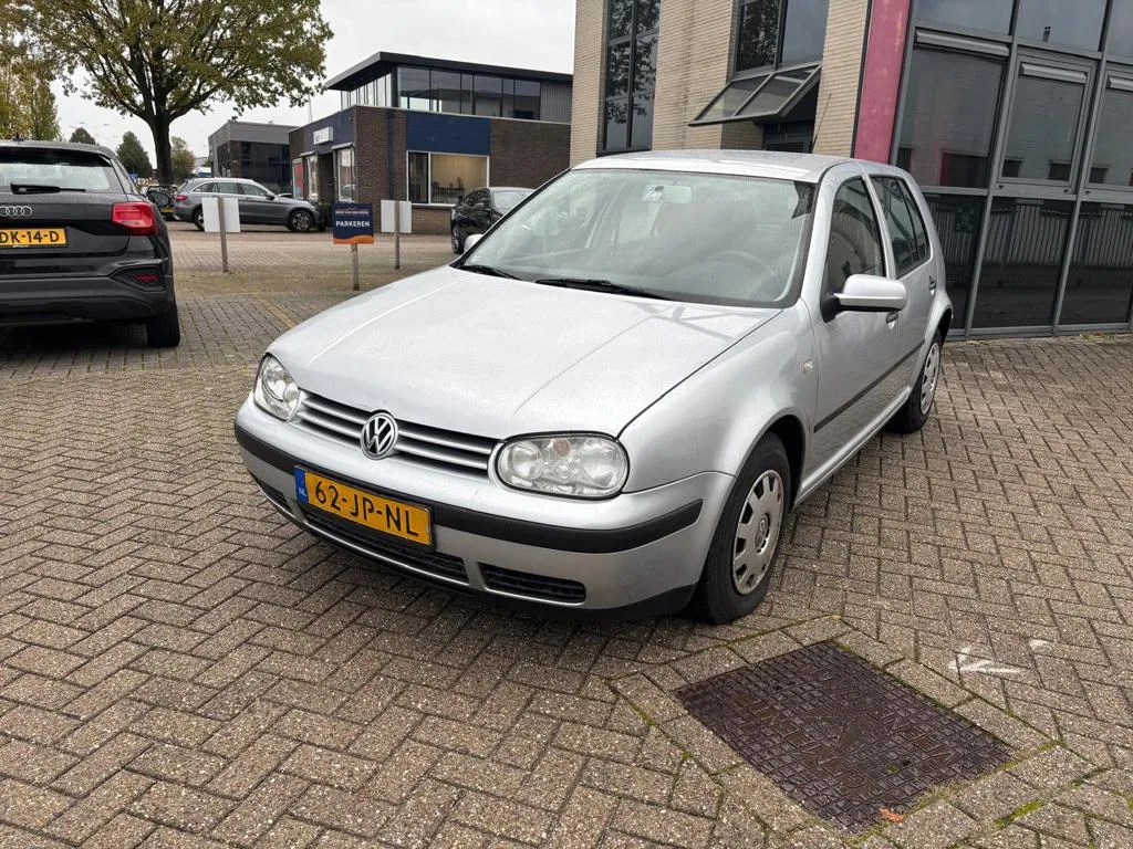 Volkswagen Golf (2002) — foto 1