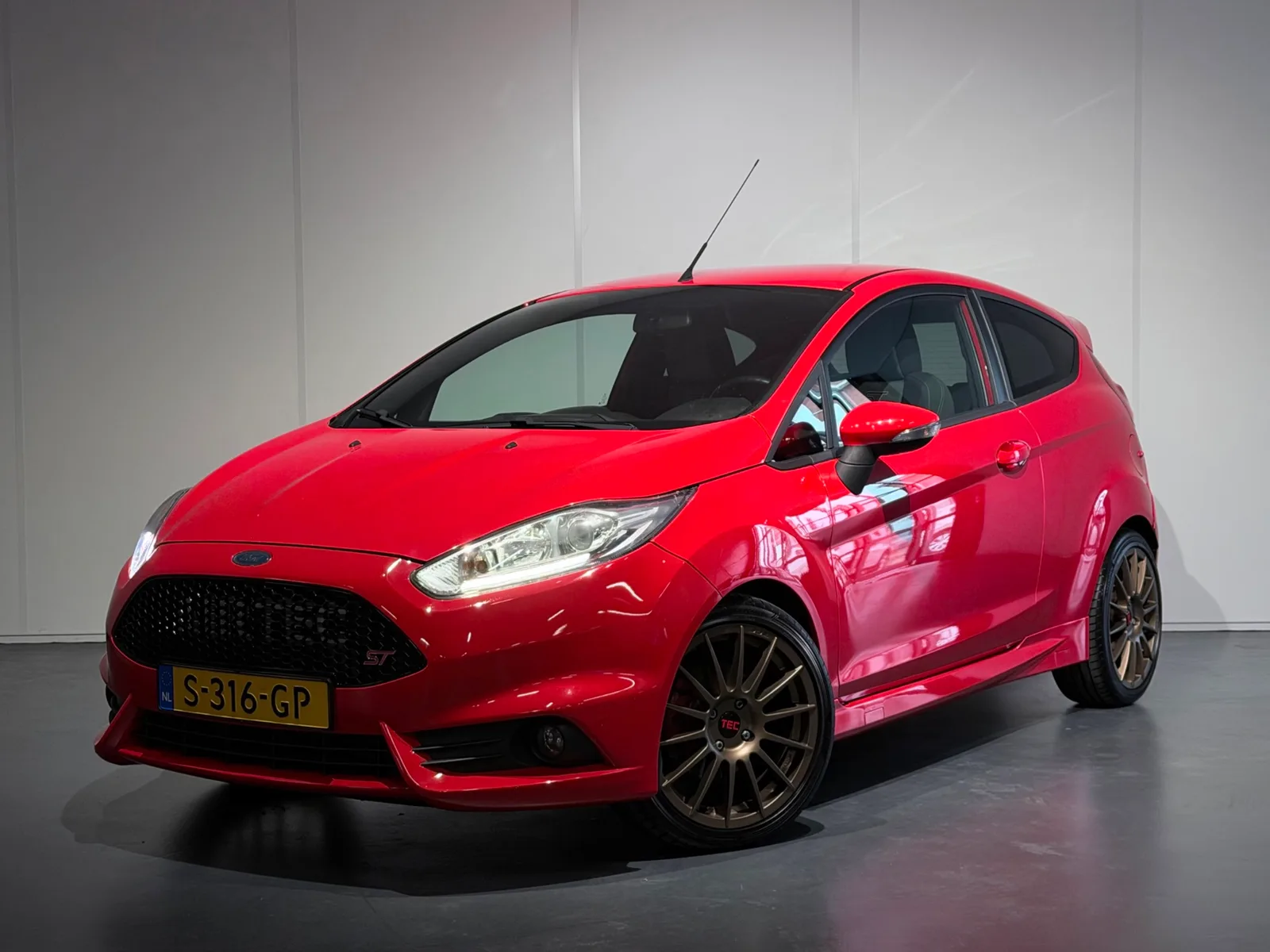 Ford Fiesta (2013) — foto 1