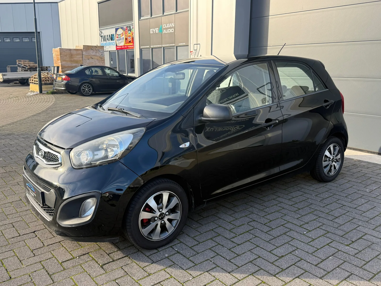Kia Picanto (2011) — foto 1