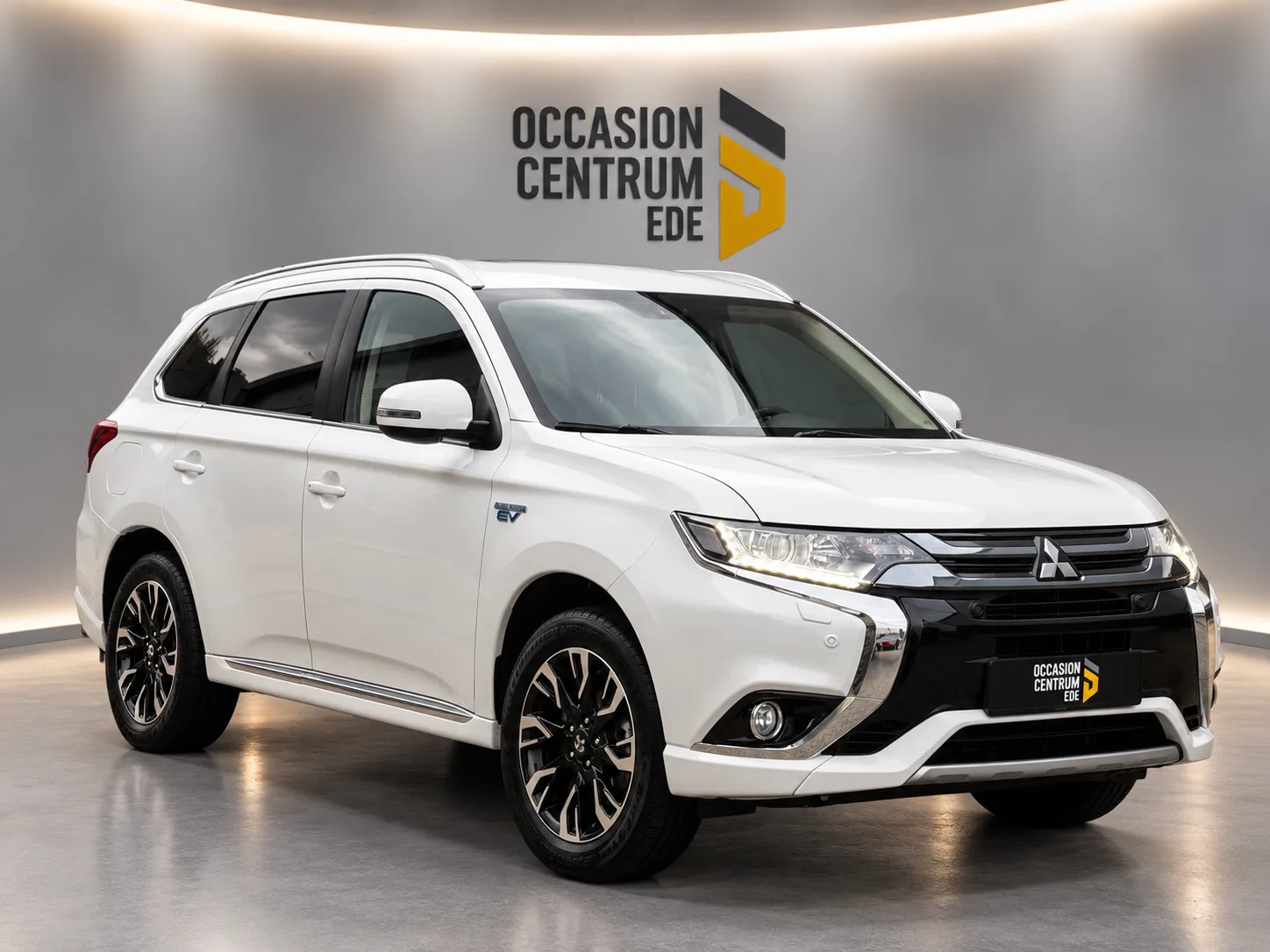 Mitsubishi Outlander (2015) — foto 1