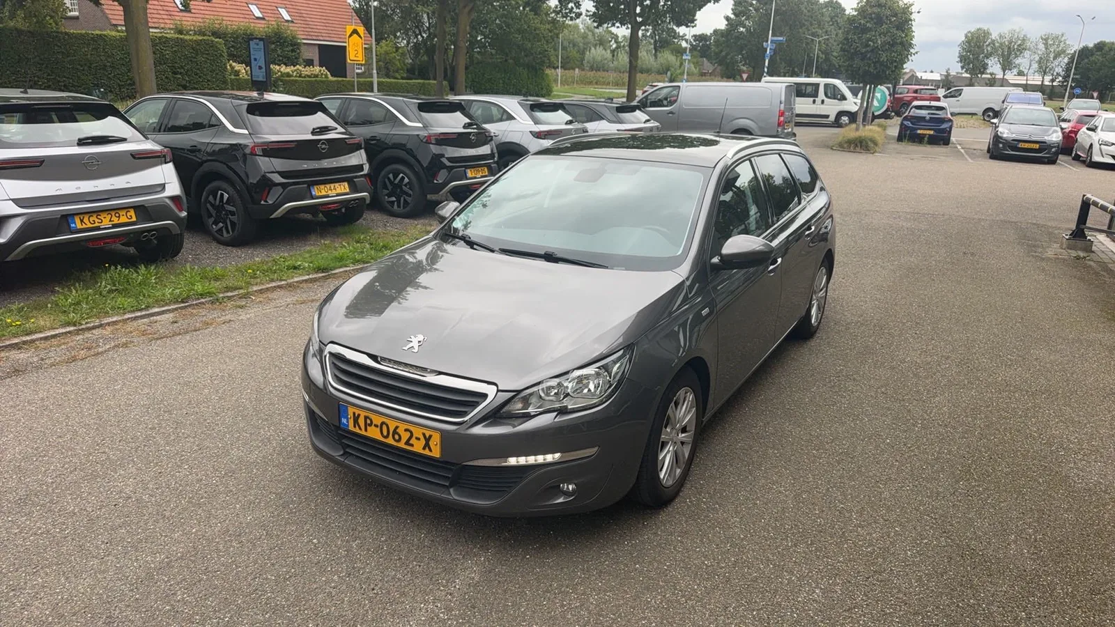 Peugeot 308 (2016) — foto 1