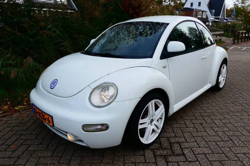 Volkswagen New Beetle (2000)
