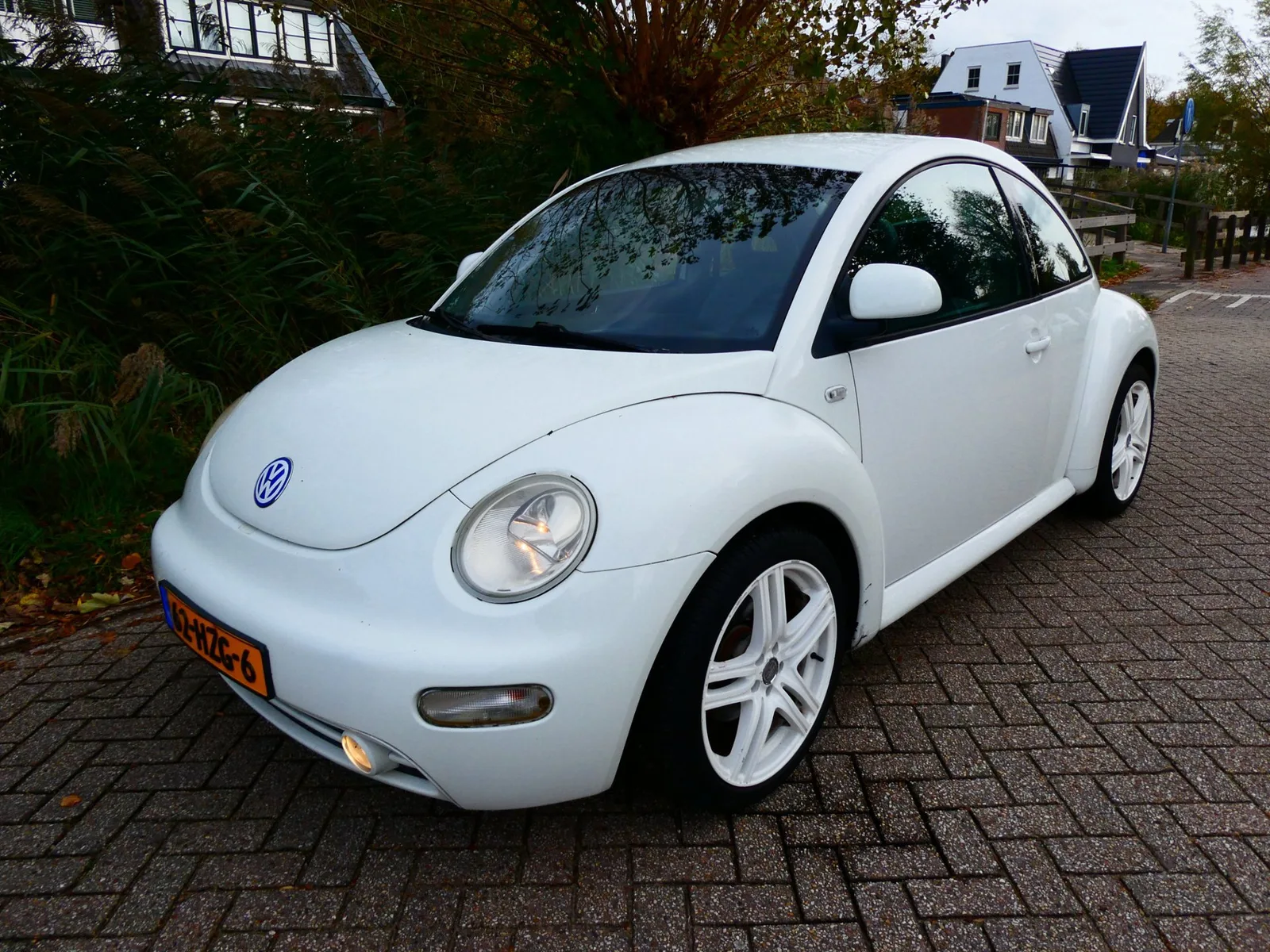 Volkswagen New Beetle (2000) — foto 1