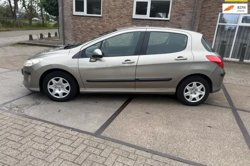 Peugeot 308 (2010)