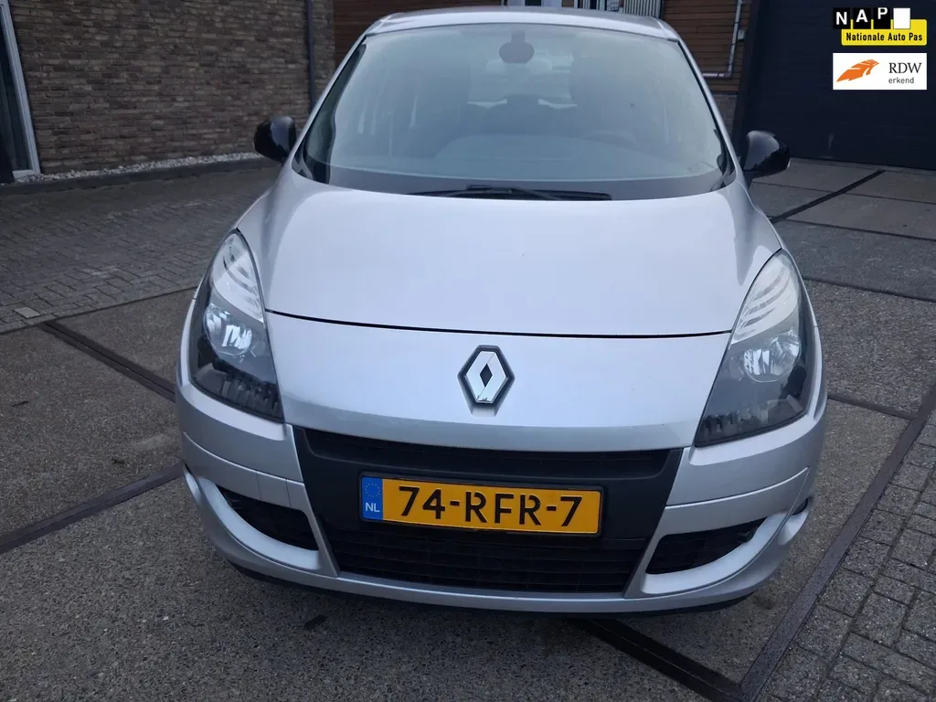 Renault Scénic (2011) — foto 1