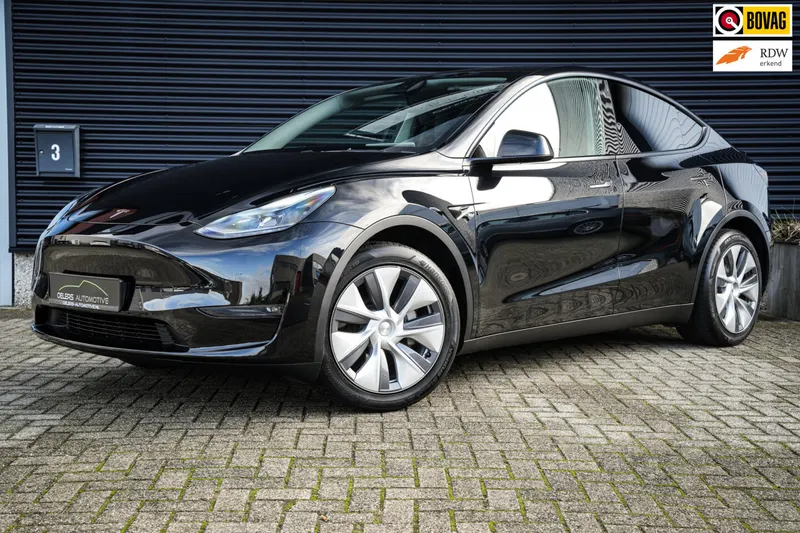 Tesla Model Y (2023)