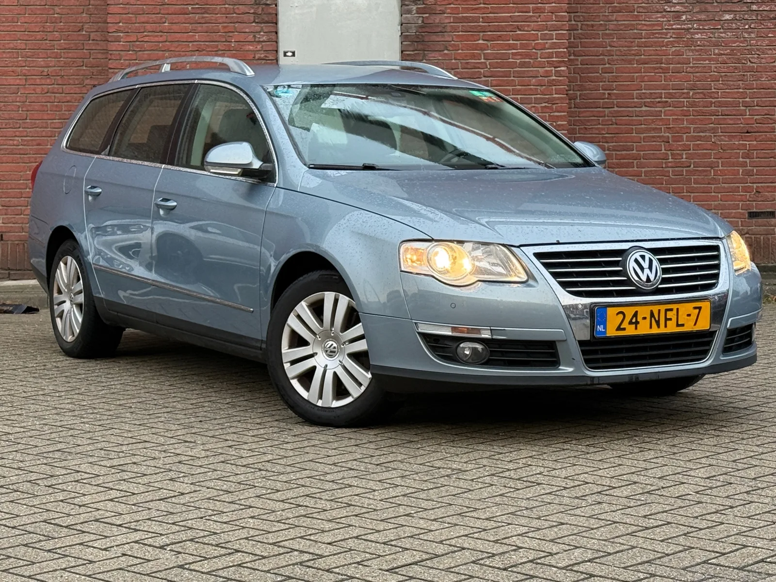 Volkswagen Passat (2010) — foto 1