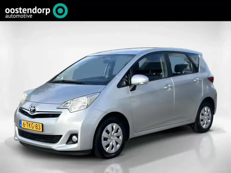Toyota Verso (2011) — foto 1