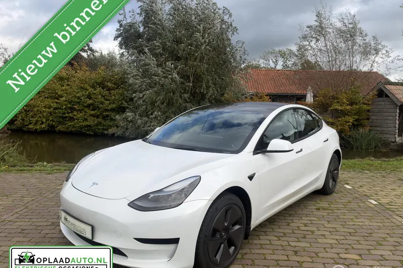 Tesla Model 3 (2022)