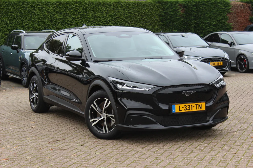 Ford Mustang Mach-E (2021) — foto 1