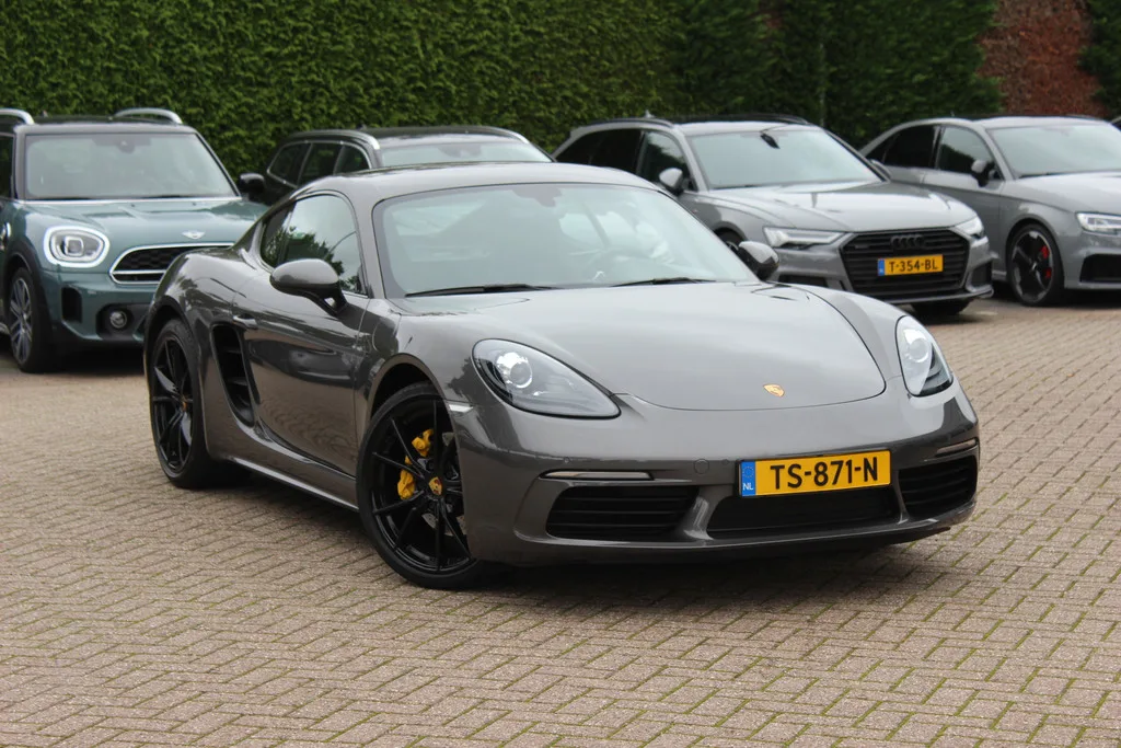 Porsche 718 Cayman (2018) — foto 1