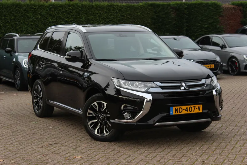Mitsubishi Outlander (2016)