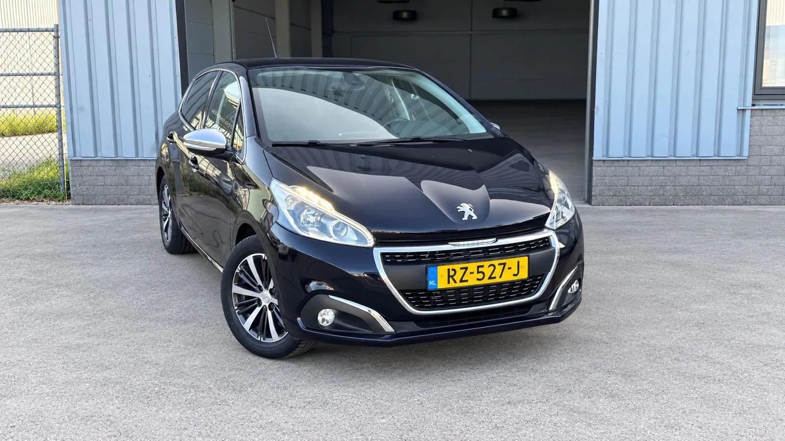 Peugeot 208 (2018) — foto 1