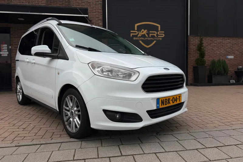 Ford Tourneo Courier (2017)