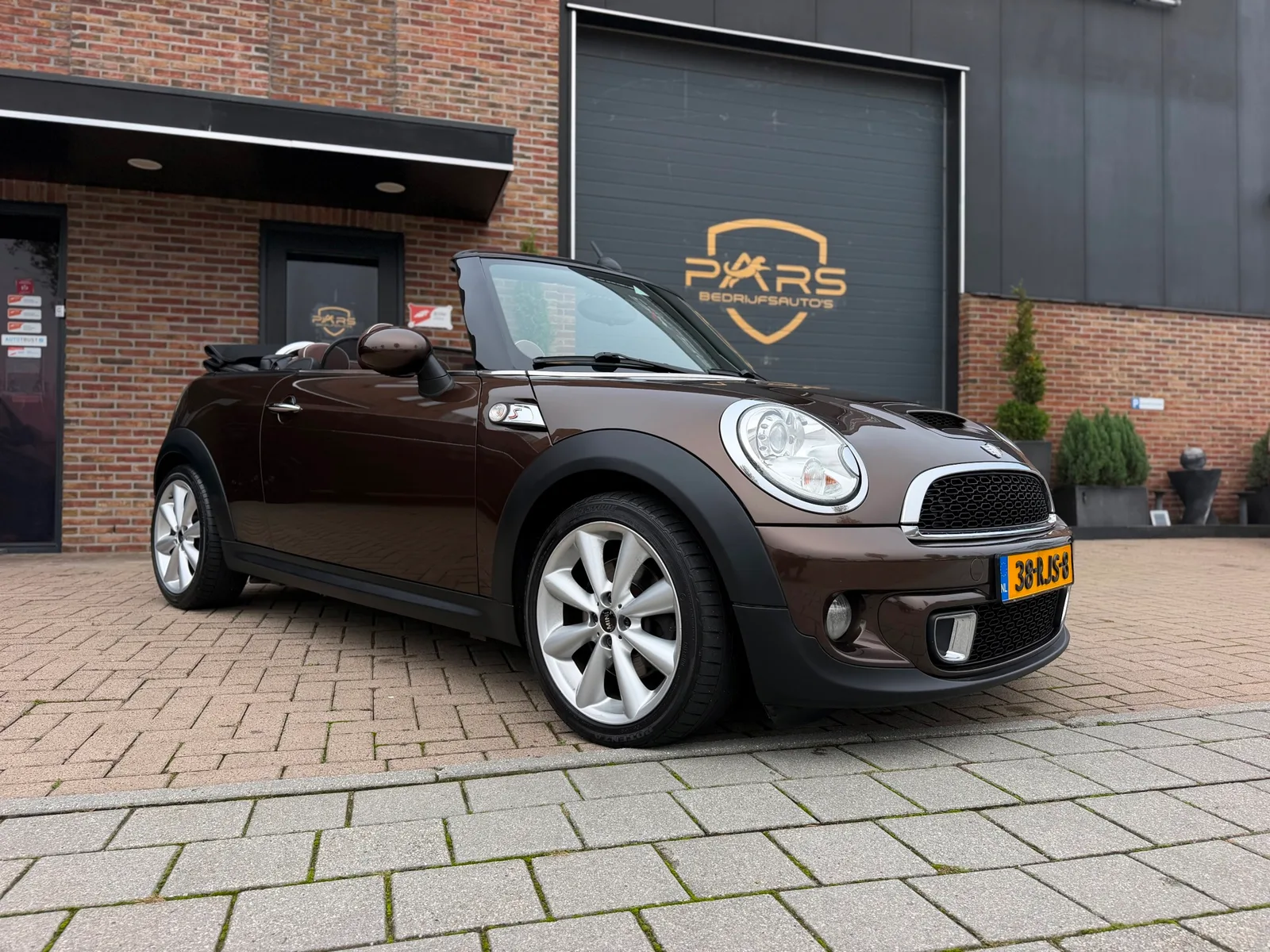 MINI Cabrio (2011) — foto 1