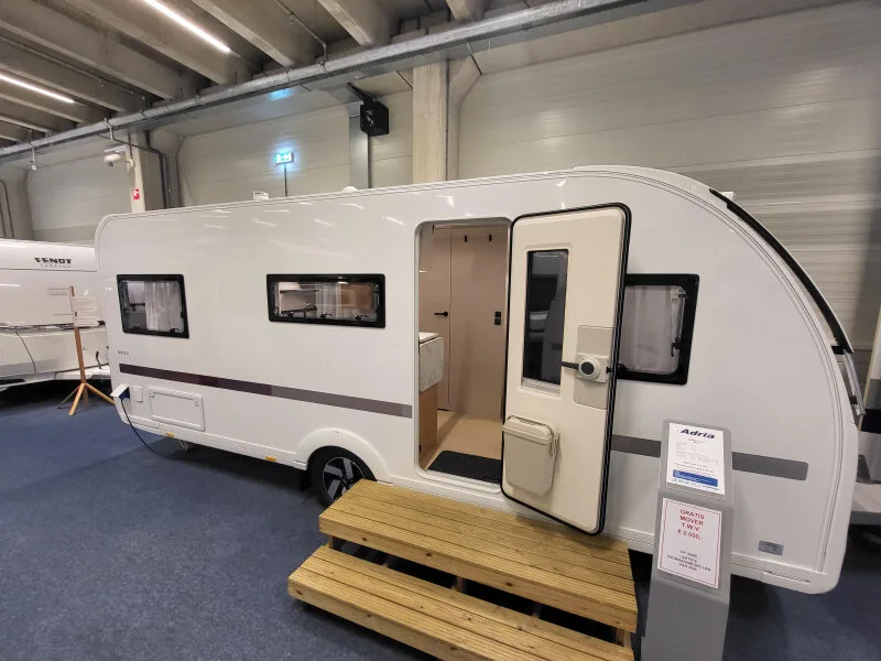 Adria Adora (2026) — foto 1