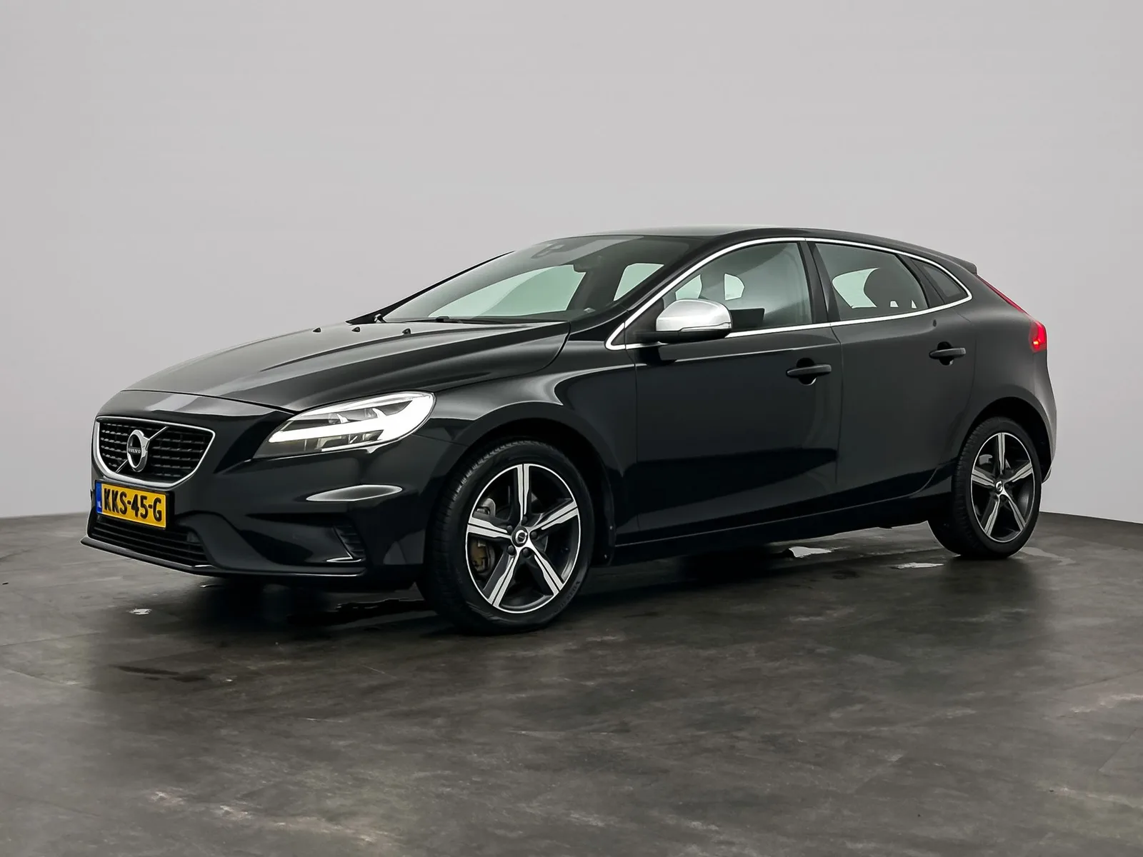 Volvo V40 (2019) — foto 1