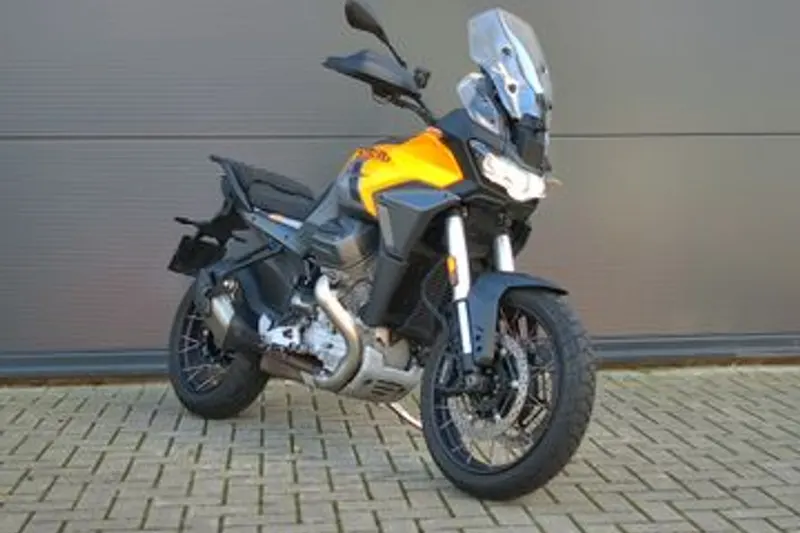 Moto Guzzi Stelvio (2024)