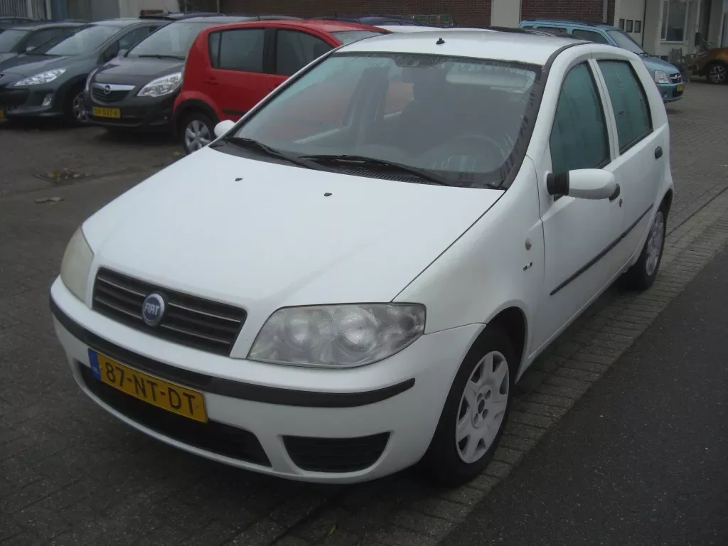 Fiat Punto (2004) — foto 1