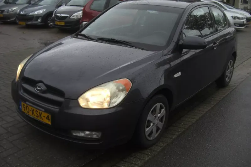 Hyundai Accent (2010)