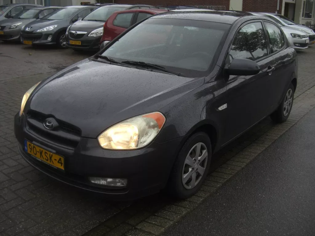 Hyundai Accent (2010) — foto 1