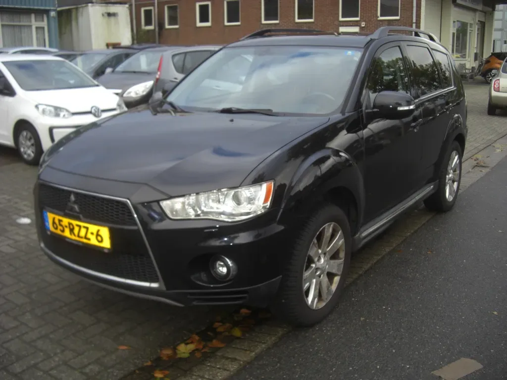 Mitsubishi Outlander (2011) — foto 1