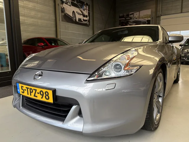 Nissan 370Z (2012) — foto 1