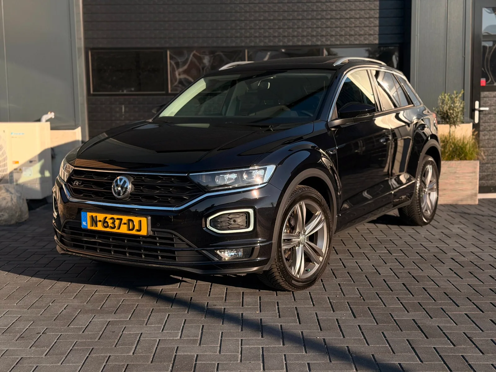 Volkswagen T-Roc (2020) — foto 1