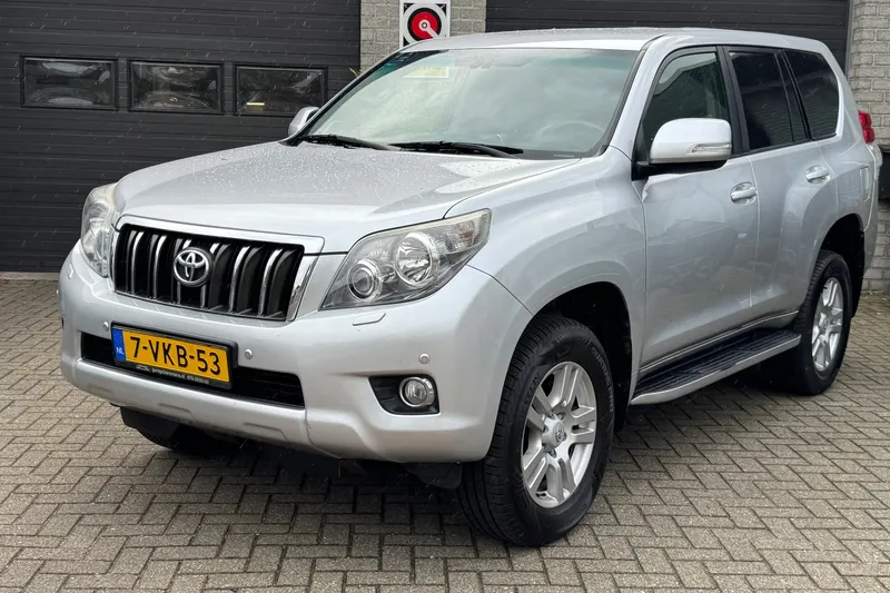 Toyota Land Cruiser (2010)